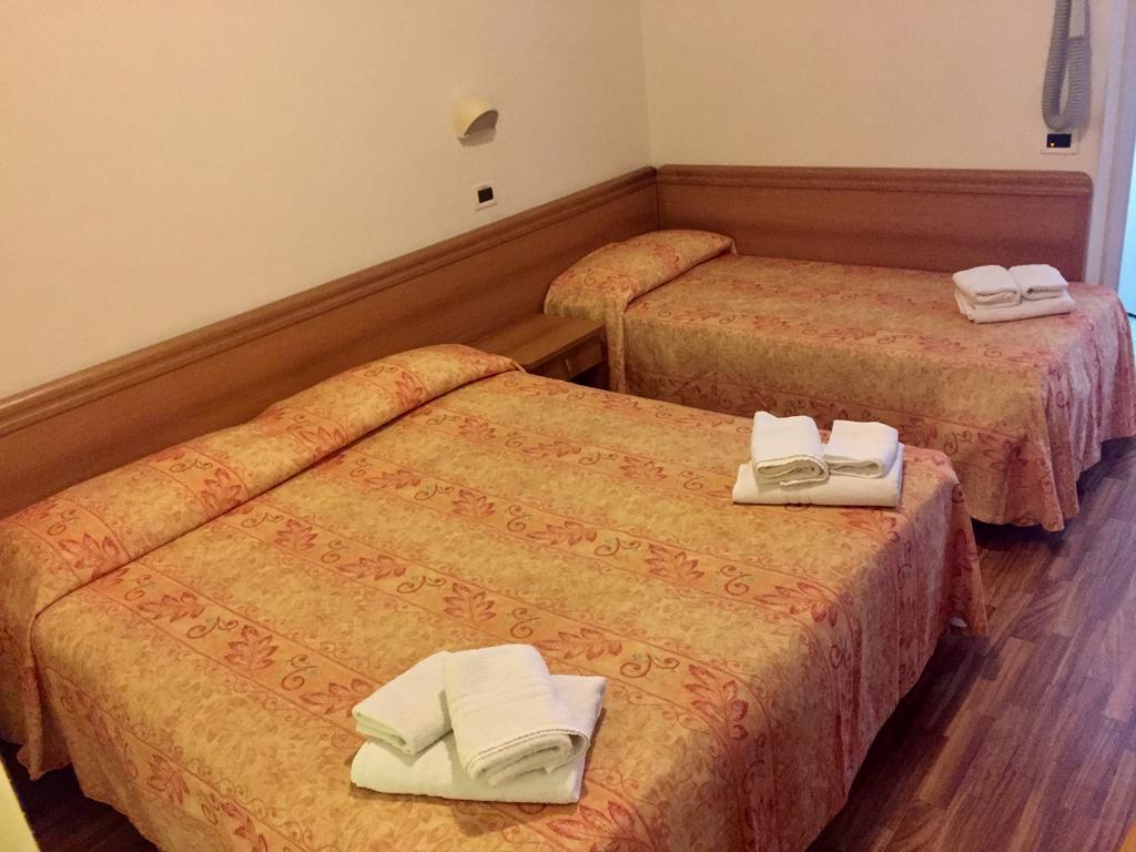 Hotel Bamar Пинарелла Экстерьер фото