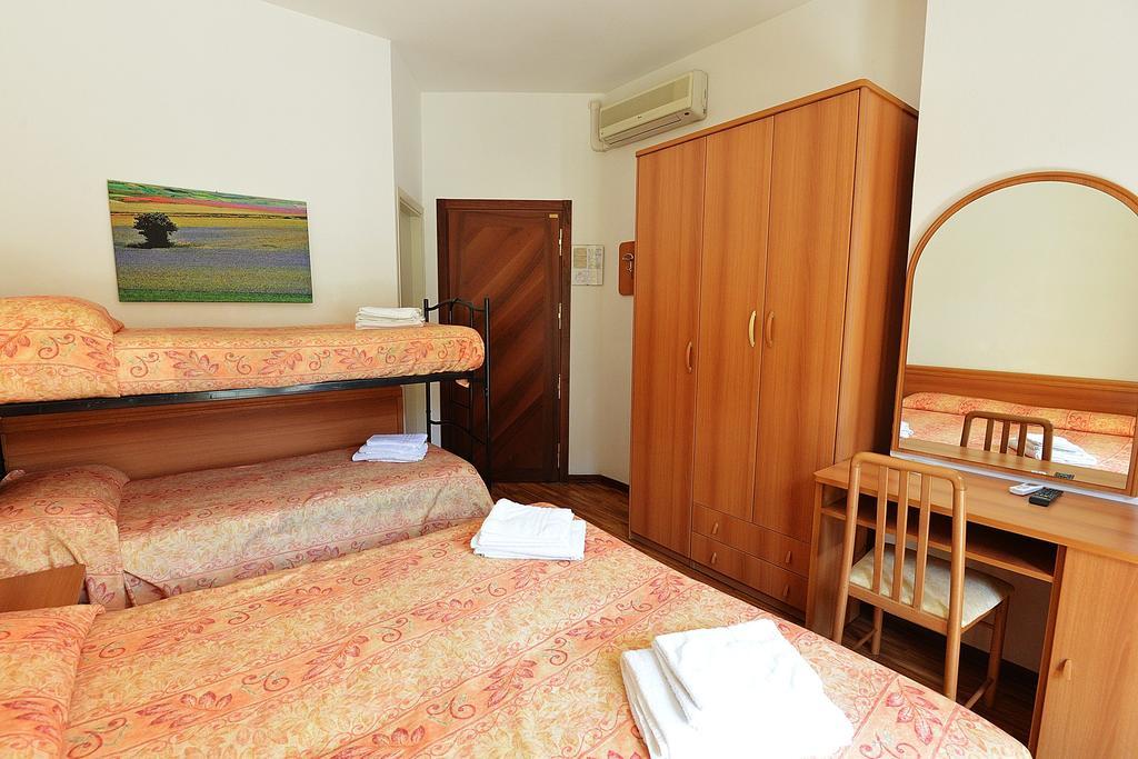 Hotel Bamar Пинарелла Экстерьер фото