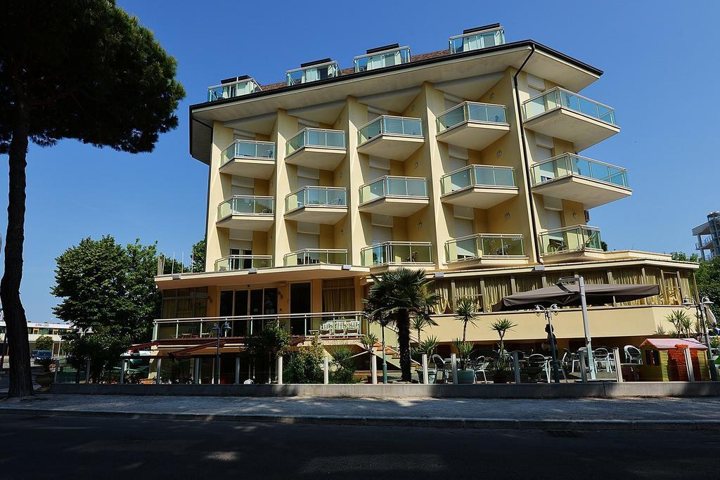 Hotel Bamar Пинарелла Экстерьер фото