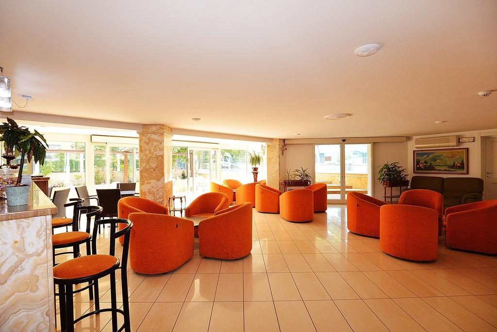 Hotel Bamar Пинарелла Экстерьер фото