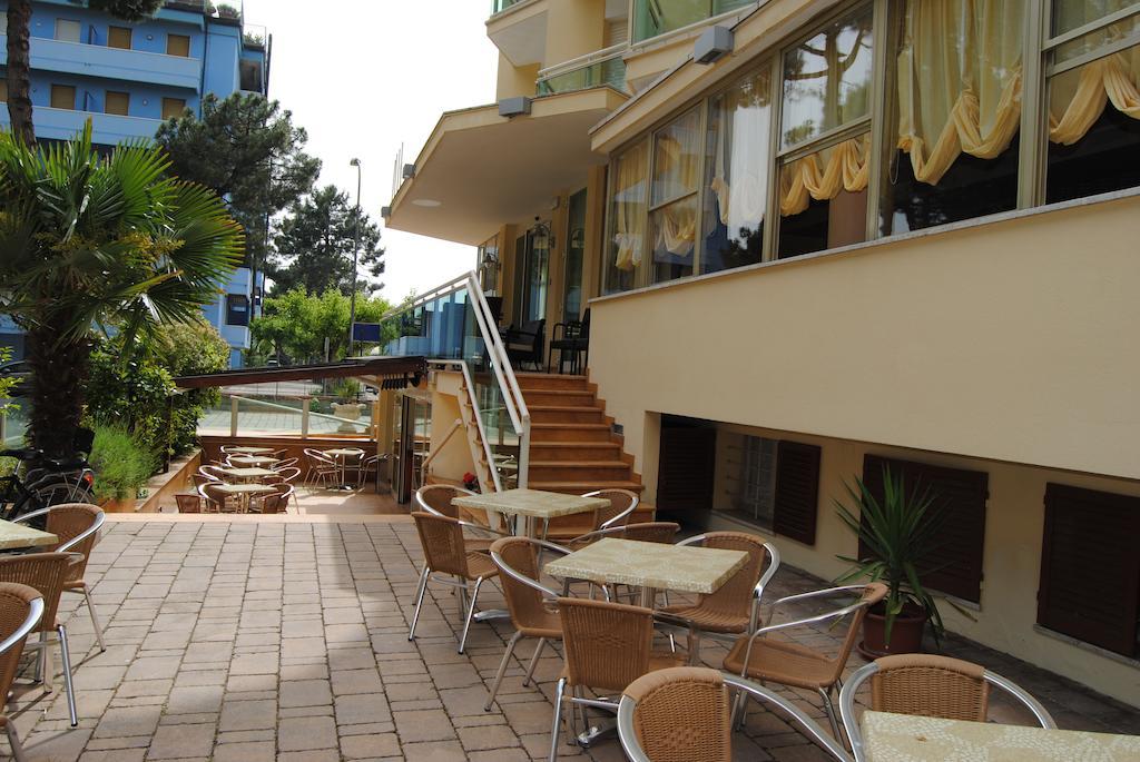 Hotel Bamar Пинарелла Экстерьер фото